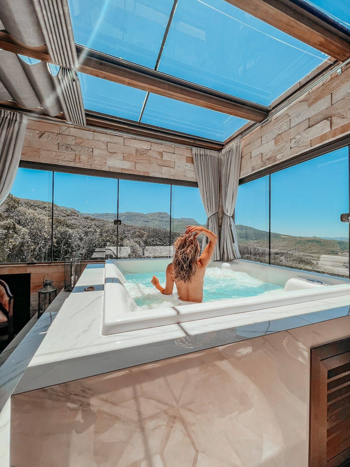Bangalô com hidromassagem e vista para os cânions